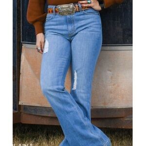 Kimes Jennifer Sugar Fade. High waisted boot cut jeans. Size 12/30